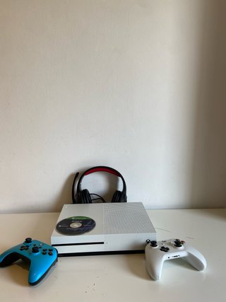 Xbox One 1TB + 2 Mandos + regalos