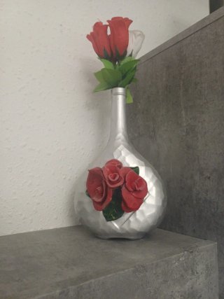 Florero artesano decorativo rosas rojas y plata