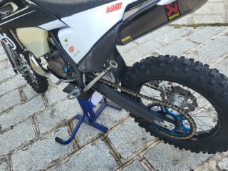 Husqvarna TE 300 Rockstar 2022 Akrapovic