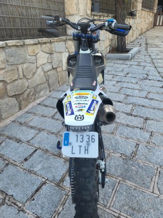 Husqvarna TE 300 Rockstar 2022 Akrapovic