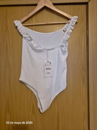 Body Zara Blanco Talla M con Volantes a estrenar.