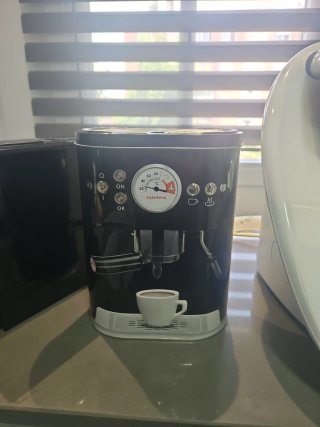 Cafetera Nespresso Krups Negra