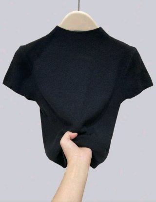Pantalones anchos negros con cinturón marrón