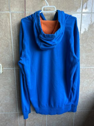 Sudadera Puma con capucha azul y naranja