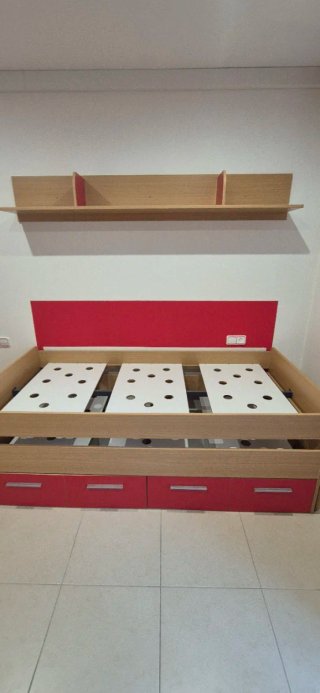 Letto a castello + scaffale + materassi