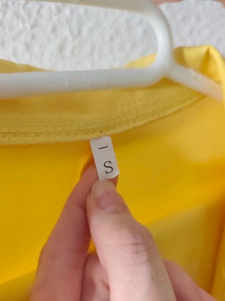 Traje amarillo Amazon