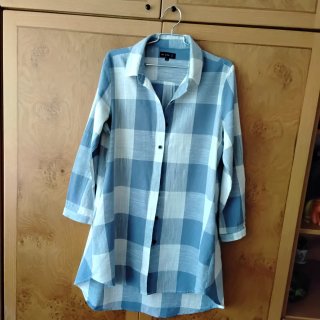 Blusa larga cuadros azul y blanco OF BYE