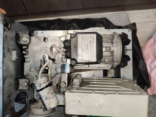Motor para puerta.NO TIENE MANDO!!!