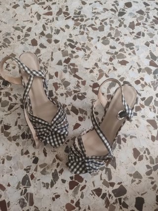 Sandalias de cuña a cuadros