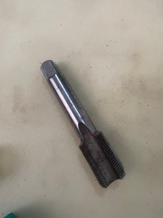 Machos de roscar manuales