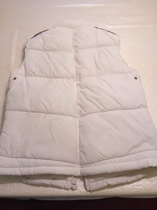 Chaleco acolchado blanco con forro rosa