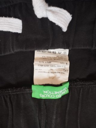 Pantalón corto Benetton negro.  Talla 13-14 años