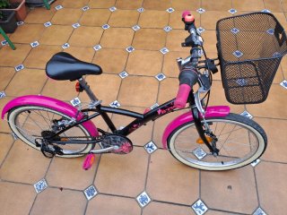 Bicicleta niña rosa con cesta
