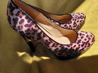 Zapatos de tacón con estampado de leopardo