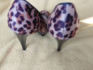 Zapatos de tacón con estampado de leopardo