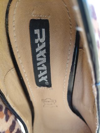 Zapatos de tacón con estampado de leopardo