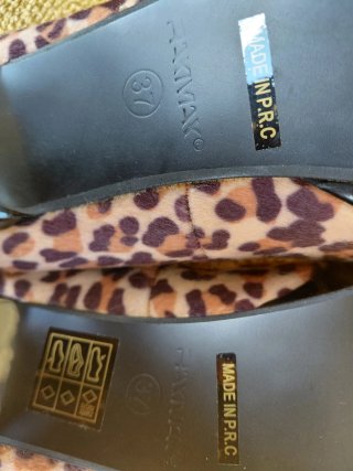 Zapatos de tacón con estampado de leopardo