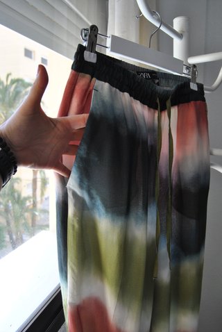 Pantalón fluido Zara estampado tie-dye Talla XS