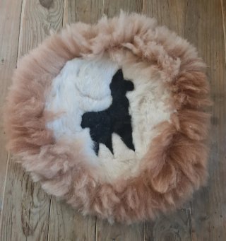 Tappeto in lana di alpaca con design di fiamma