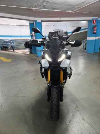 Yamaha Tracer 9 GT Año 2023 Blanca y Dorada