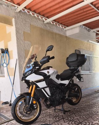 Yamaha Tracer 9 GT Año 2023 Blanca y Dorada