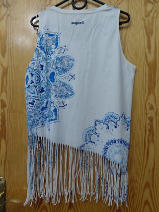 Top Desigual XL con flecos y estampado