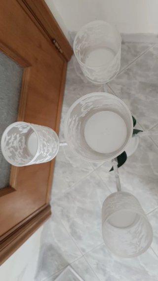 Candelabro a piantana decorato con 5  porta candel