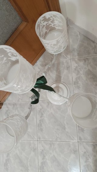 Candelabro a piantana decorato con 5  porta candel