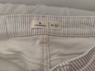 Pantalón corto de rayas azules y blancas