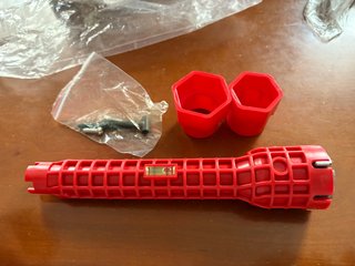 Llave de lavabo multifunción roja