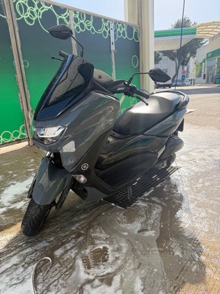 Yamaha NMAX 125 gris, moto scooter