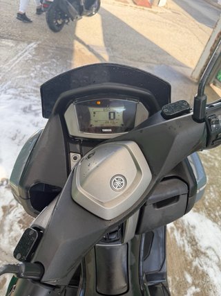 Yamaha NMAX 125 gris, moto scooter