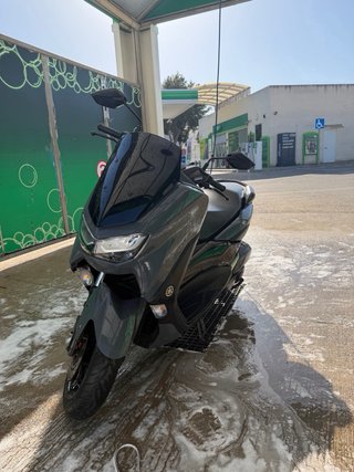 Yamaha NMAX 125 gris, moto scooter