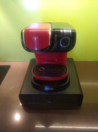Cafetera Bosch Tassimo y Cajón para Cápsulas.