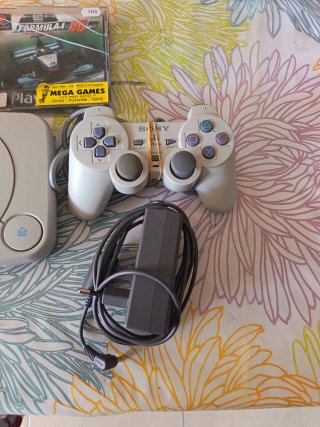 Consola Sony PSone con juegos y mando