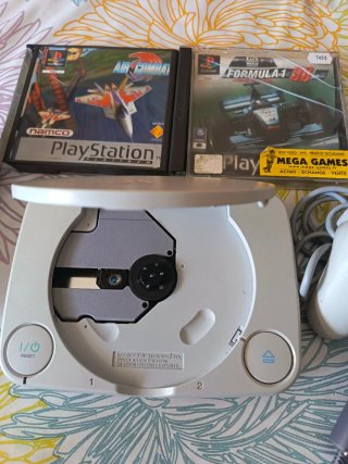Consola Sony PSone con juegos y mando