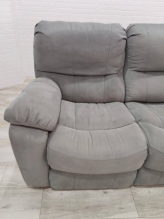 Sofá gris de 3 plazas