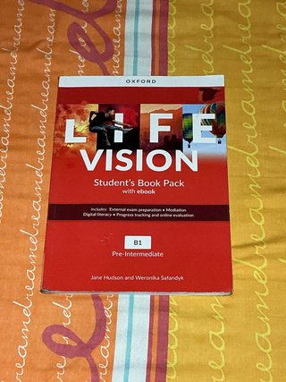 Life Vision Pre-intermediate Student's Book