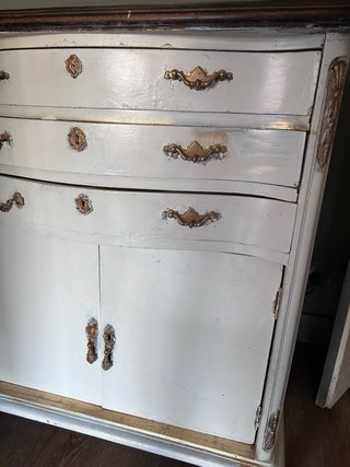 Mueble auxiliar antiguo madera blanco y oro