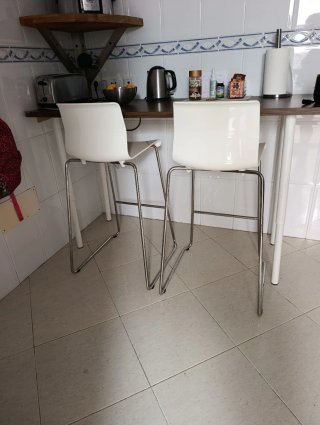 Taburetes de Cocina Altos Blancos y Plateados