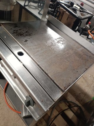 PLANCHA INDUSTRIAL CON MUEBLE MIRA MI PERFIL
