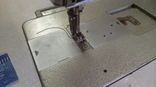 Máquina de coser Adler triple arrastre