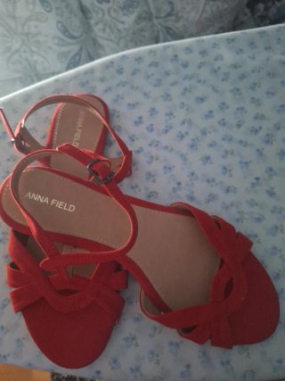 Sandalias rojas Anna Field