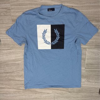 Camiseta Fred Perry Talla L Azul y Blanca