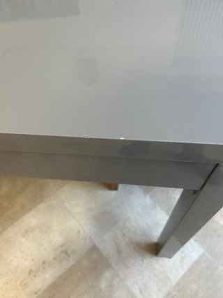 Mesa y 4 sillas comedor/cocina.