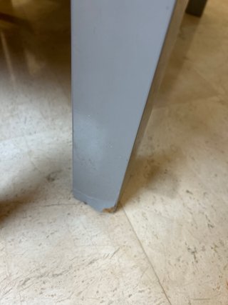 Mesa y 4 sillas comedor/cocina.