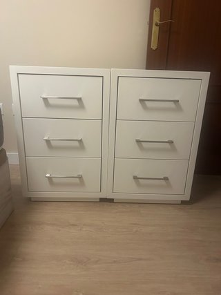 Mesitas de noche blancas