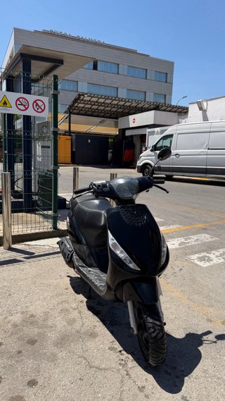Piaggio Zip 2T Scooter