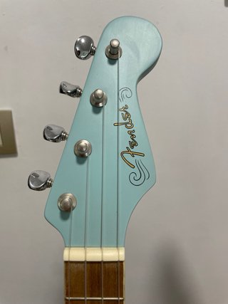 Ukelele Tenor Fender + Funda + Cinta