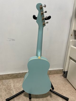 Ukelele Tenor Fender + Funda + Cinta